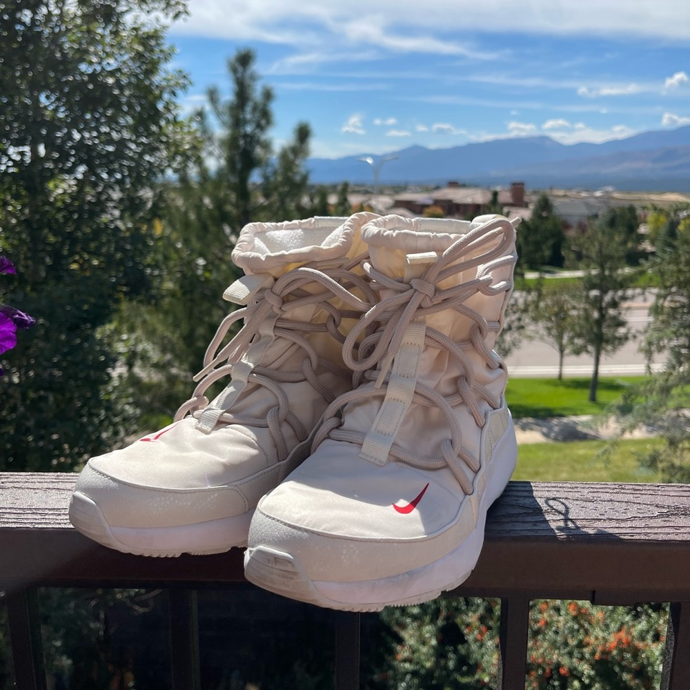 Women’s Nike Tanjun Rise High Phantom-sz 8.5